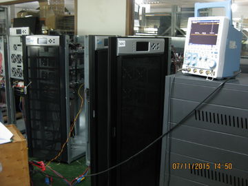 Schwarze e-Reihen 3 teilen on-line-unterbrechungsfreie Stromversorgung UPS UPSs 15-400kva in Phasen ein